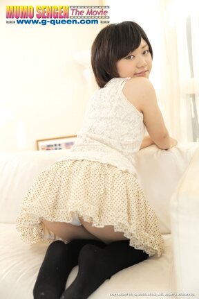 Short hair cutie Mei Kadowaki strips grey top and short skirt